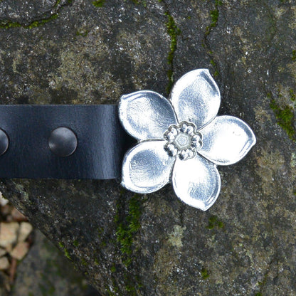 Black Leather Belt, Ceinture Forget Me Knot Buckle in Hand Cast Pewter, by William Sturt