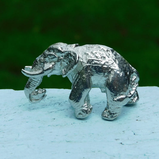 Elephant Figurine, Elephant Totem, Handguss aus Deutschem Zinn von William Sturt, Handguss aus Deutschem Zinn von William Sturt