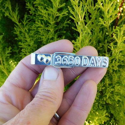 Tin anniversary "3650 Tage" Peg Photo Holder, Handmade by William Sturt in Fine Pewter