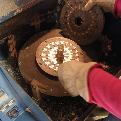 Pendentif Triskele,  Fait Main en Étain, par William Sturt, des Étains de Jumilhac