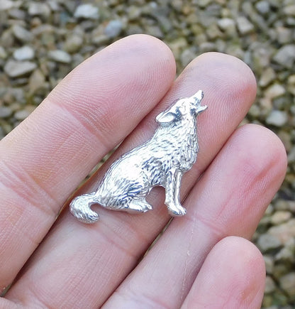 Wolf Brooch (Howling), Handcast Pewter, Polished Finish