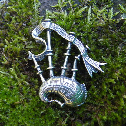 Bagpipes Brooch, Handcast Pewter, Polished Finish
