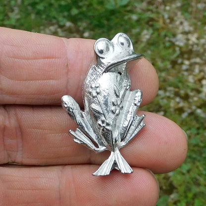 Frog Brooch (Sitting Frog), Handcast Pewter Brooch, Polished Finish